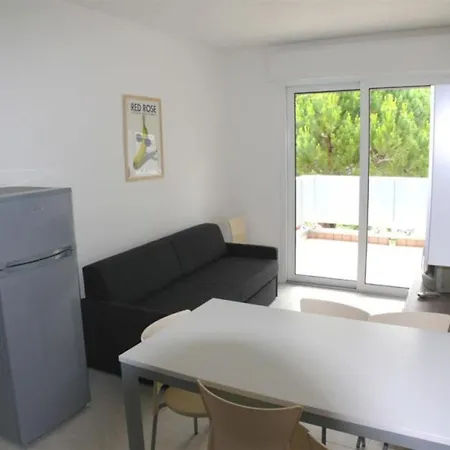 Equipped And Stylish Flat In アパート *